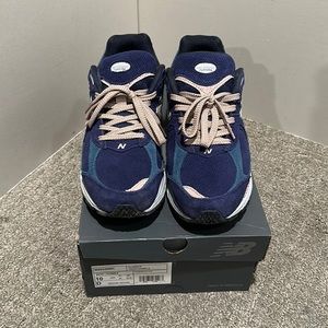Gently used Men’s New Balance 2002R Indigo and Salmon size US 10